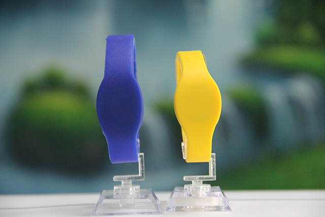 硅膠腕帶熱水袋優(yōu)缺點(diǎn) 硅膠腕帶熱水袋優(yōu)缺點(diǎn)